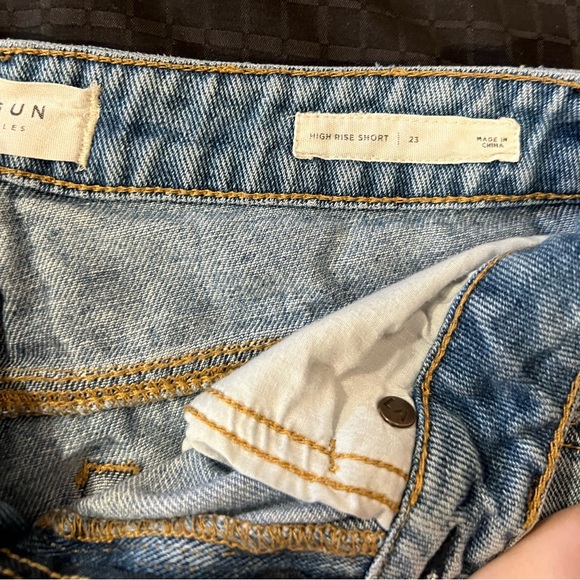 Light wash blue shorts/Size 23 high rise short - Picture 3 of 3